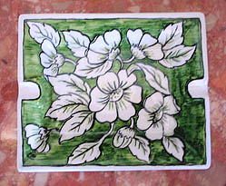 Decorazione a mano su ceramica