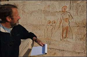 Maarten Raven in the Tomb of Ptahemwia ( photo www.let.leidenuniv.nl )