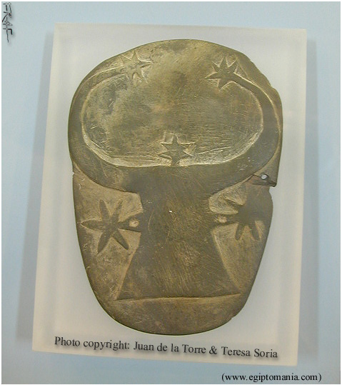 Gerzeh Palette with Hathor or Bat motif (photo courtesy J. de la Torre & T. Soria)