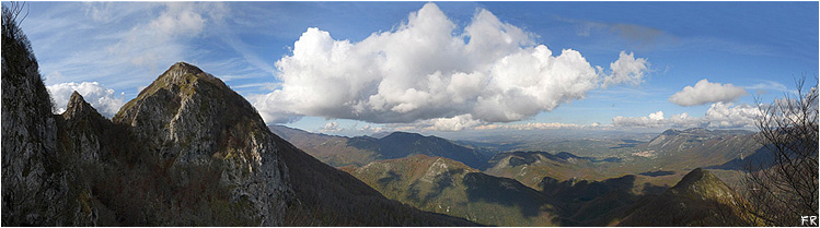 Panorama verso Nord dall'ultimo tratto della cresta della Savina
