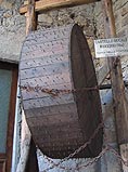 Ruota della Tortura (XIV° sec.) visibile all'interno del castello di Faìcchio