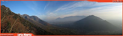 Panorama della Valle del Titerno attorno al Monte Acero. Sullo sfondo il massiccio del Camposauro