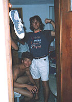 IOS (Grecia) 1990: Andrea ed Eugenio in una Topaia