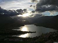 Il lago di Barrea al tramonto