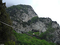 La Grotta di San Michele o Grotta dell'Angelo sulla parete ovest del Monte Raione