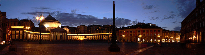 Napoli, Piazza Plebiscito (da 3 foto, 15/9/06)