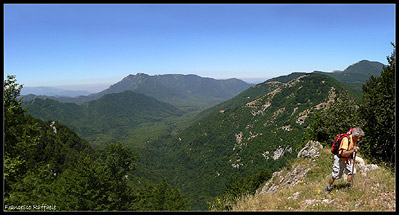 Alta Valle del Sabato. Sullo sfondo al centro il Mt. Faiostello / Mai / Garofano e a destra il Vernacolo /Terminio