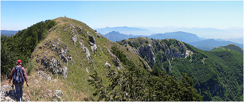 La dorsale dell'Accellica e le due cime (da ovest verso est)