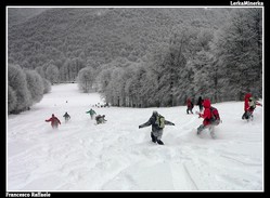 Discesa "a spezzacoscia" verso Bocca della Selva per la pista da sci del Mt. Porco