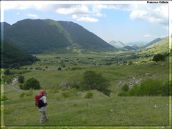 Fine della discesa (da 2050m a circa 1050m, Campo delle Secine) e inizio della risalita verso i Campitelli per il Mt. Ruzzo (1530m)