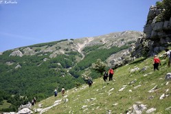 Sullo sfondo il Monte Mutria