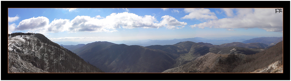 La zona sopra Calvaruse, con i Mt.i  Crosco, Mazzucchella, Erbano e Monaco di Gioia, visti dalla sella tra Pesco Lombardo e Pastonico (apre foto diversa)