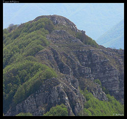 Zoommata sul Tuppo dell'Ovo (in primo piano la roccia dove mi sono arrampicato un paio d'ore e mezza più tardi)