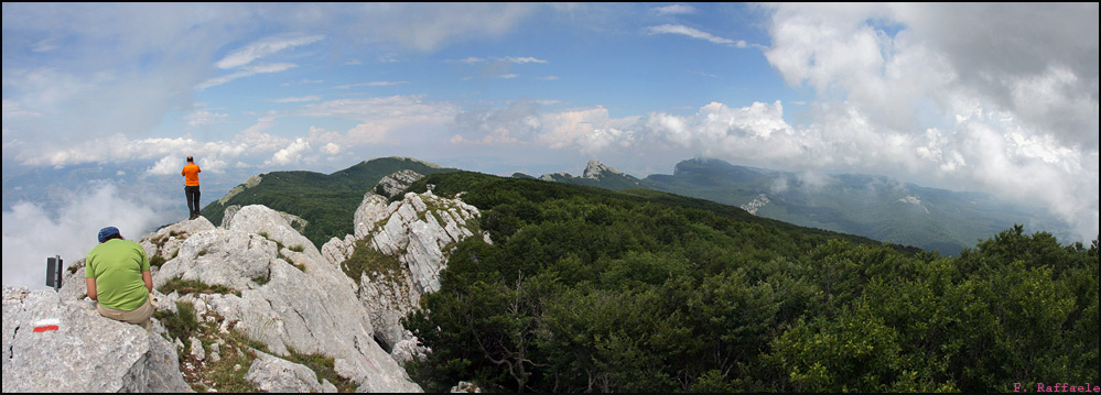 La Nuda: veduta verso Spina dell'Asino, Mt. Urto e (semicoperto dalle nubi) il Panormo