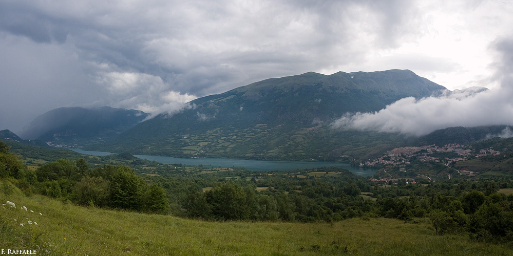 Lago di Barrea dalla Sorgente Sambuco