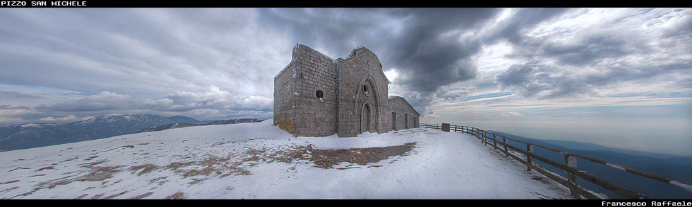 Chiesetta sulla cima del Pizzo San Michele