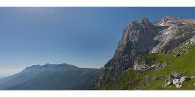 Corno Grande: il profilo del 'Paretone' (parete NE della cima orientale) da N. A sin. la catena orientale