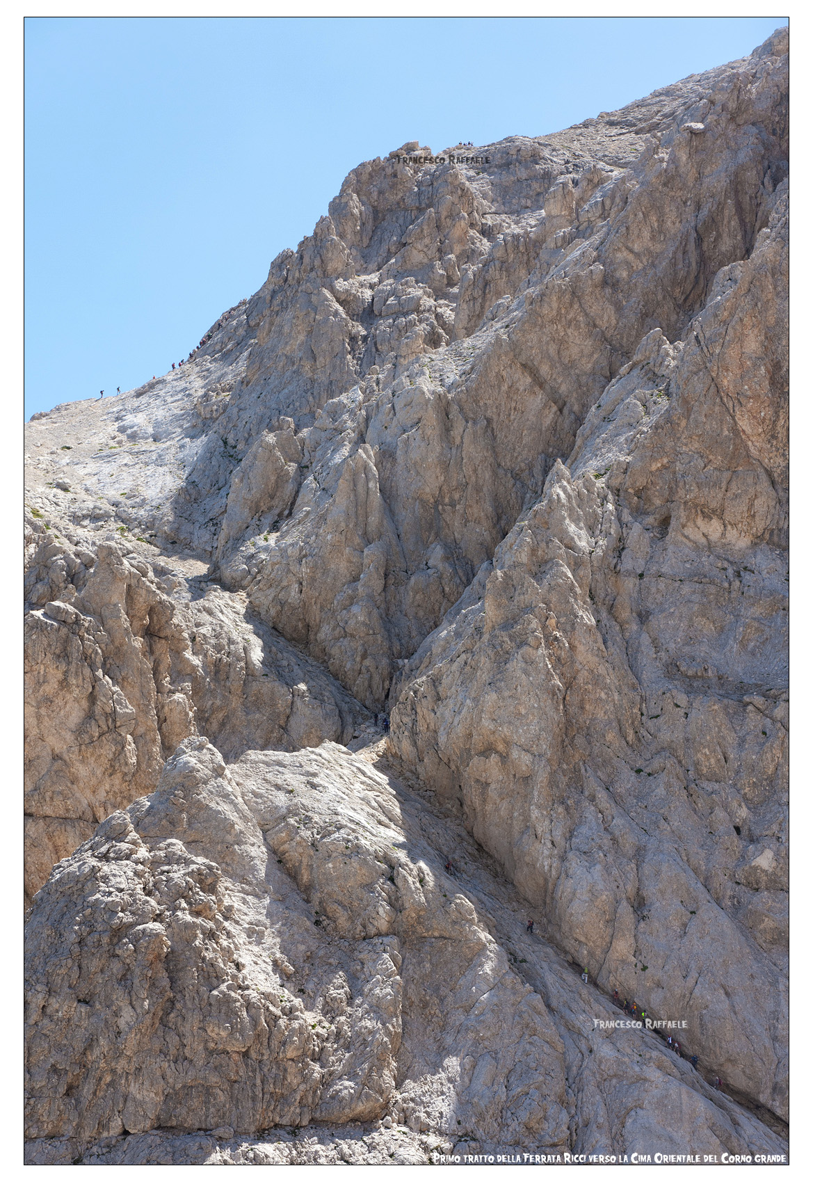 La cengia - rampa della Ferrata E. Ricci verso la vetta orientale del Corno Grande