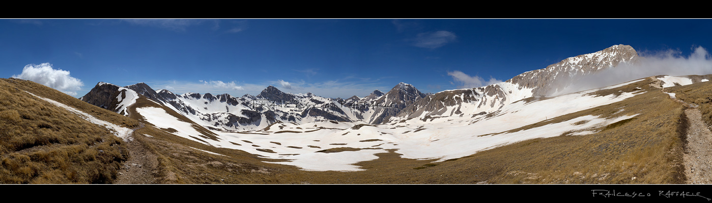 Panoramica su Campo Pericoli, Portella, Cefalone, Corvo-Intermesoli e Corno Grande