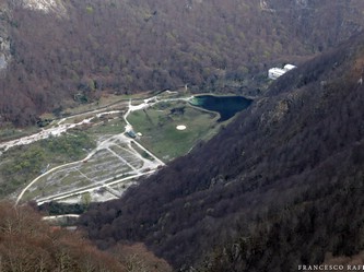 Laghetto e parcheggio del Santuario della Madonna di Canneto