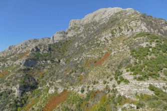 In basso a des. Capo Muro (o "Passo del Muro"), sovrastato dal crinale SE del M. Catiello